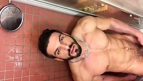 Muscle Hunk Solo Showering